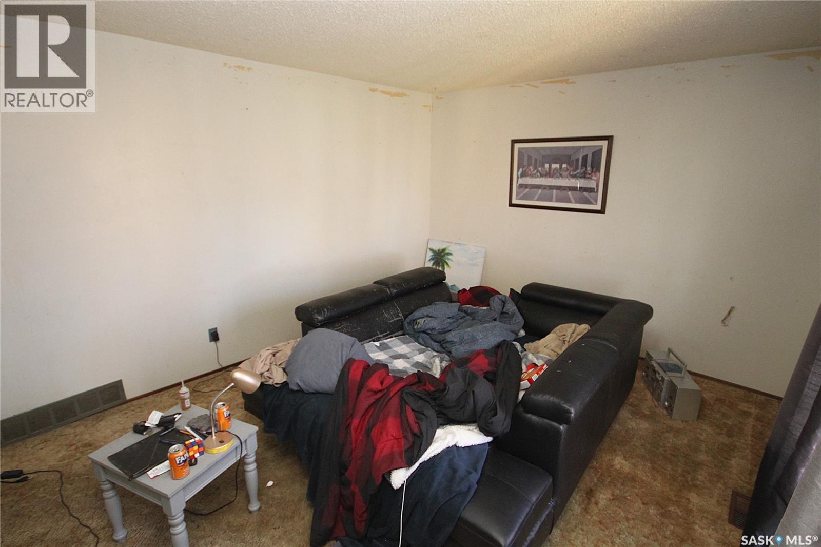 82 Osborne Crescent, Regina, Saskatchewan S4R 5J1 - Photo 6 - SK051985