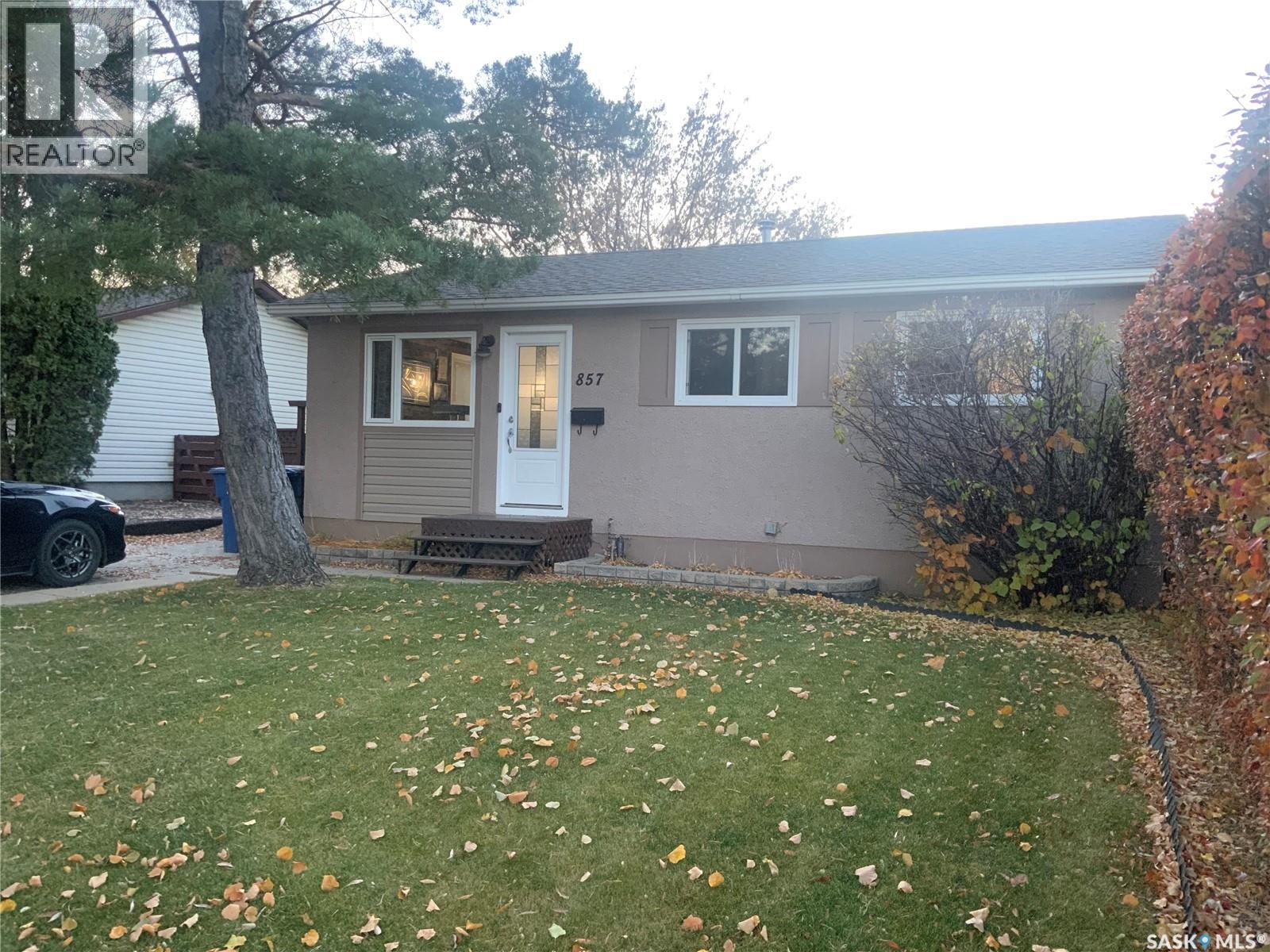 857 Macklem Drive, Saskatoon, Saskatchewan  S7L 4K1 - Photo 1 - SK051973