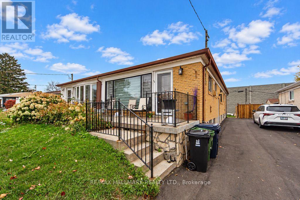 36 Huddleston Court, Toronto (Clairlea-Birchmount), Ontario  M1L 4L2 - Photo 3 - E14120026