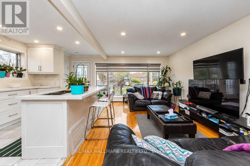 36 Huddleston Court, Toronto (Clairlea-Birchmount), Ontario  M1L 4L2 - Photo 5 - E14120026