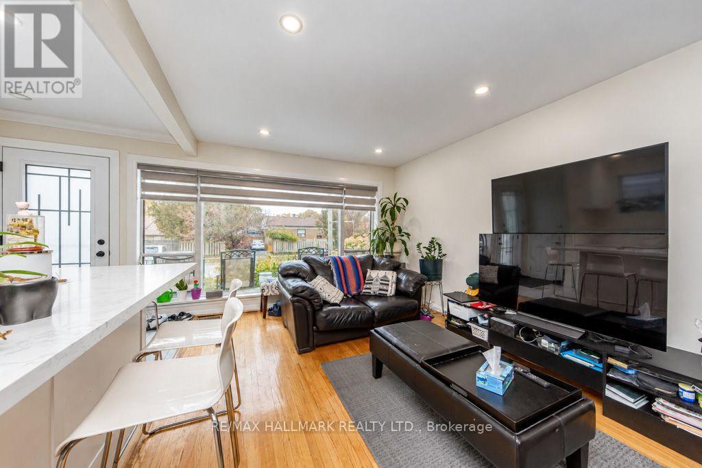 36 Huddleston Court, Toronto (Clairlea-Birchmount), Ontario  M1L 4L2 - Photo 6 - E14120026
