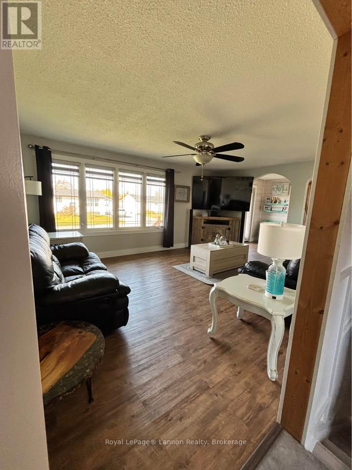 401 Foreman Place, Greenstone (Geraldton), Ontario  P0T 1M0 - Photo 3 - X14120014