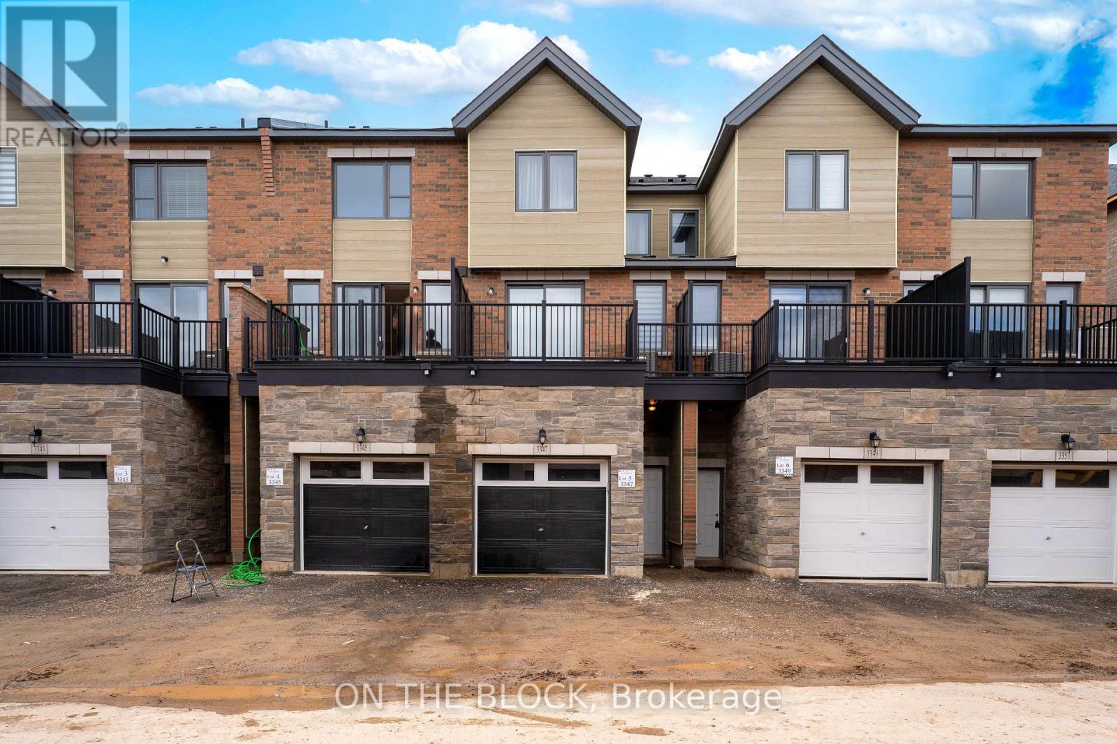 3347 Sixth Line, Oakville, Ontario  L6H 0Y7 - Photo 2 - W14120022