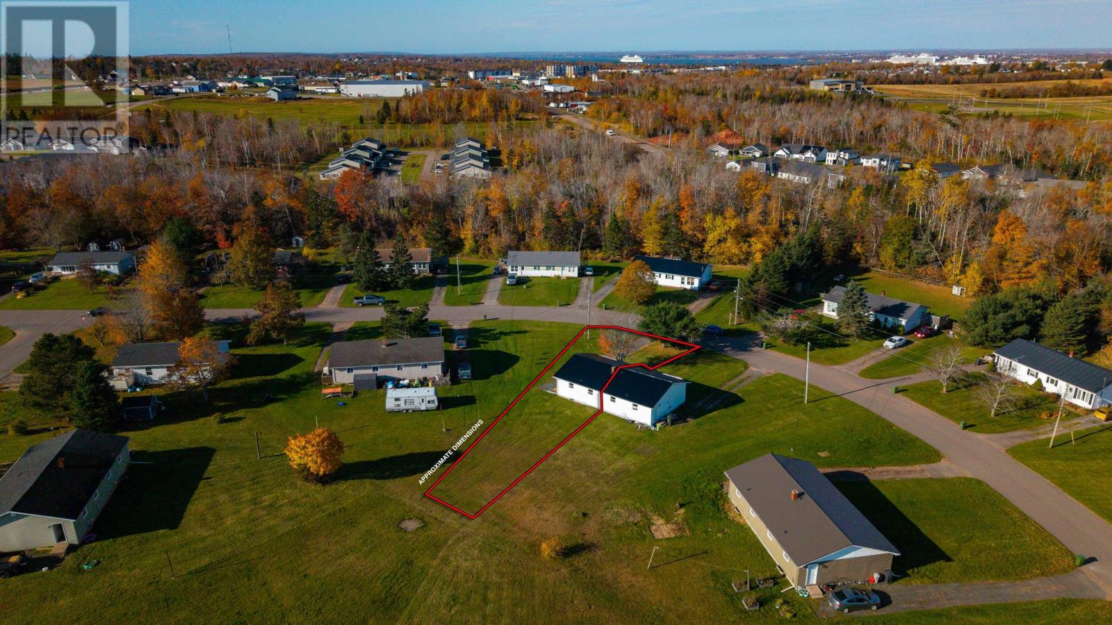 28 Dewar Drive, Stratford, Prince Edward Island  C1B 1K3 - Photo 2 - 202626712