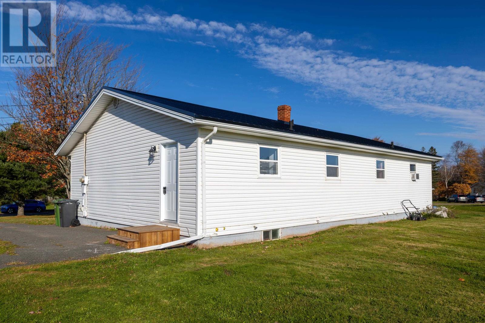 28 Dewar Drive, Stratford, Prince Edward Island  C1B 1K3 - Photo 4 - 202626712