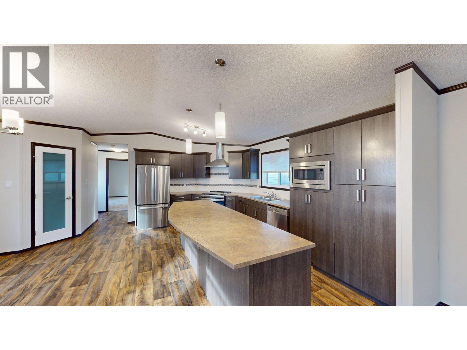 23 Deerborne Drive, Elkford, British Columbia  V0B 1H0 - Photo 5 - 10402927