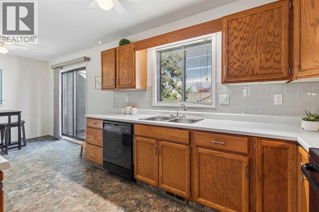 107 Coach Side Terrace SW, Calgary, Alberta  T3H 2T3 - Photo 11 - A2352002