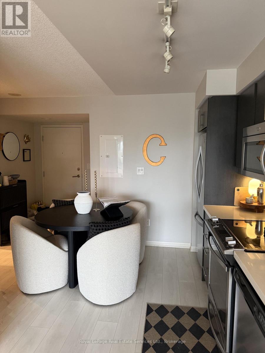 1814 - 400 Adelaide Street E, Toronto, Ontario  M5A 4S3 - Photo 3 - C14120264