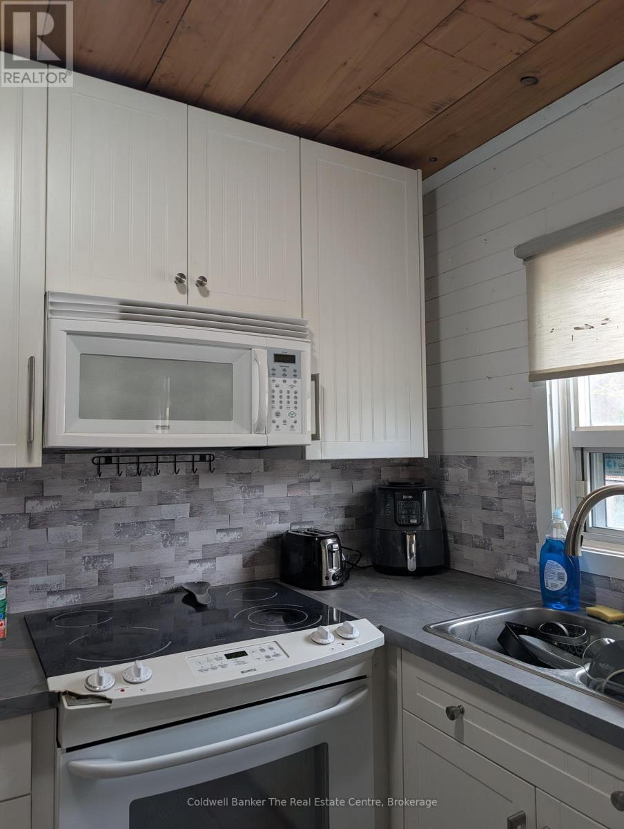 51 70th Street N, Wasaga Beach, Ontario  L9Z 1T6 - Photo 4 - S14120268