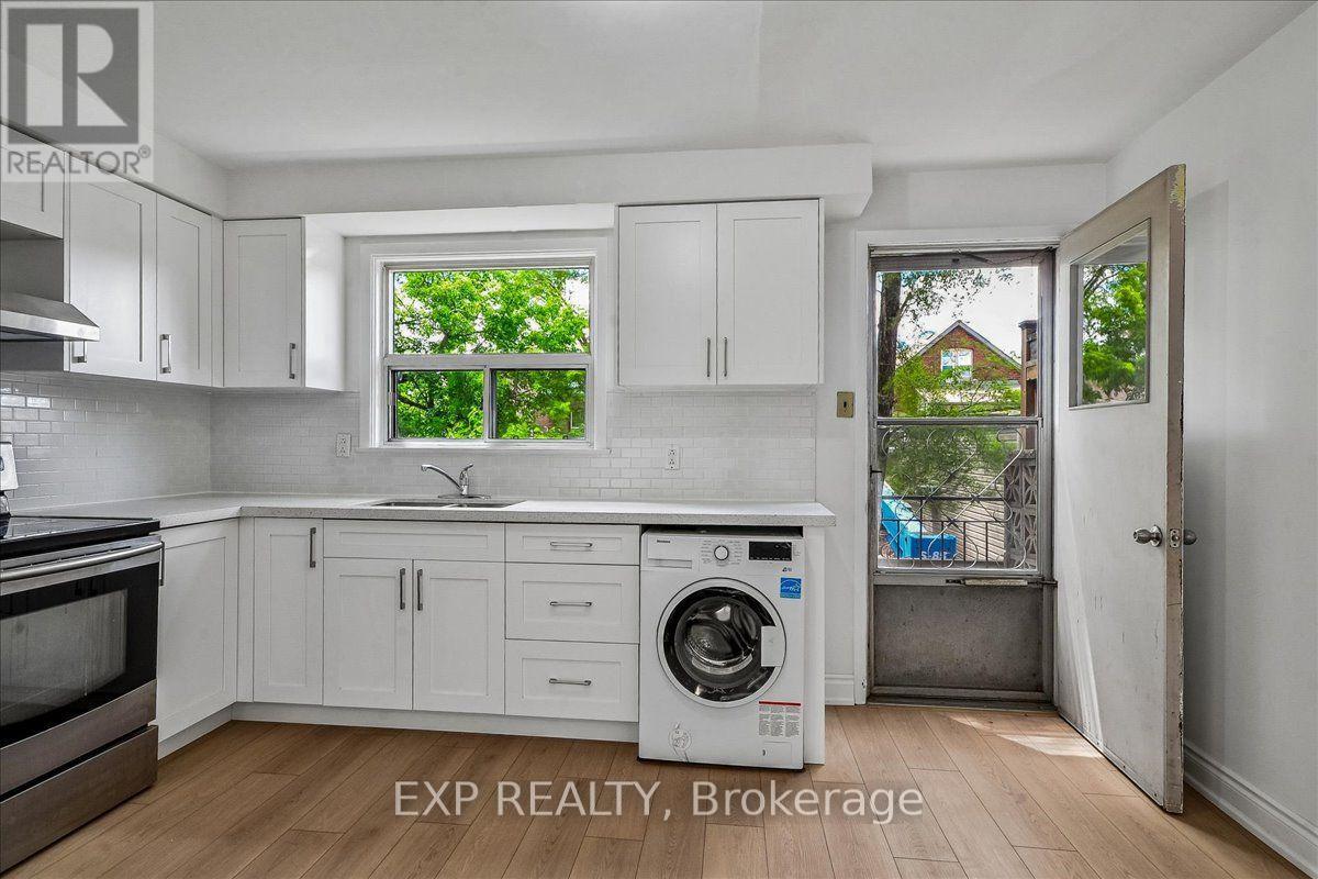 346 Westmount Avenue, Toronto, Ontario  M6E 3N2 - Photo 10 - C14120262
