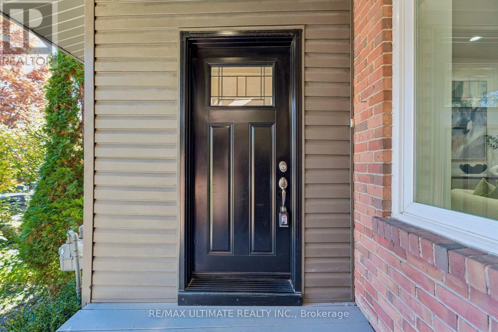 18 Rhyl Avenue, Toronto (The Beaches), Ontario  M4L 1R7 - Photo 3 - E14120196
