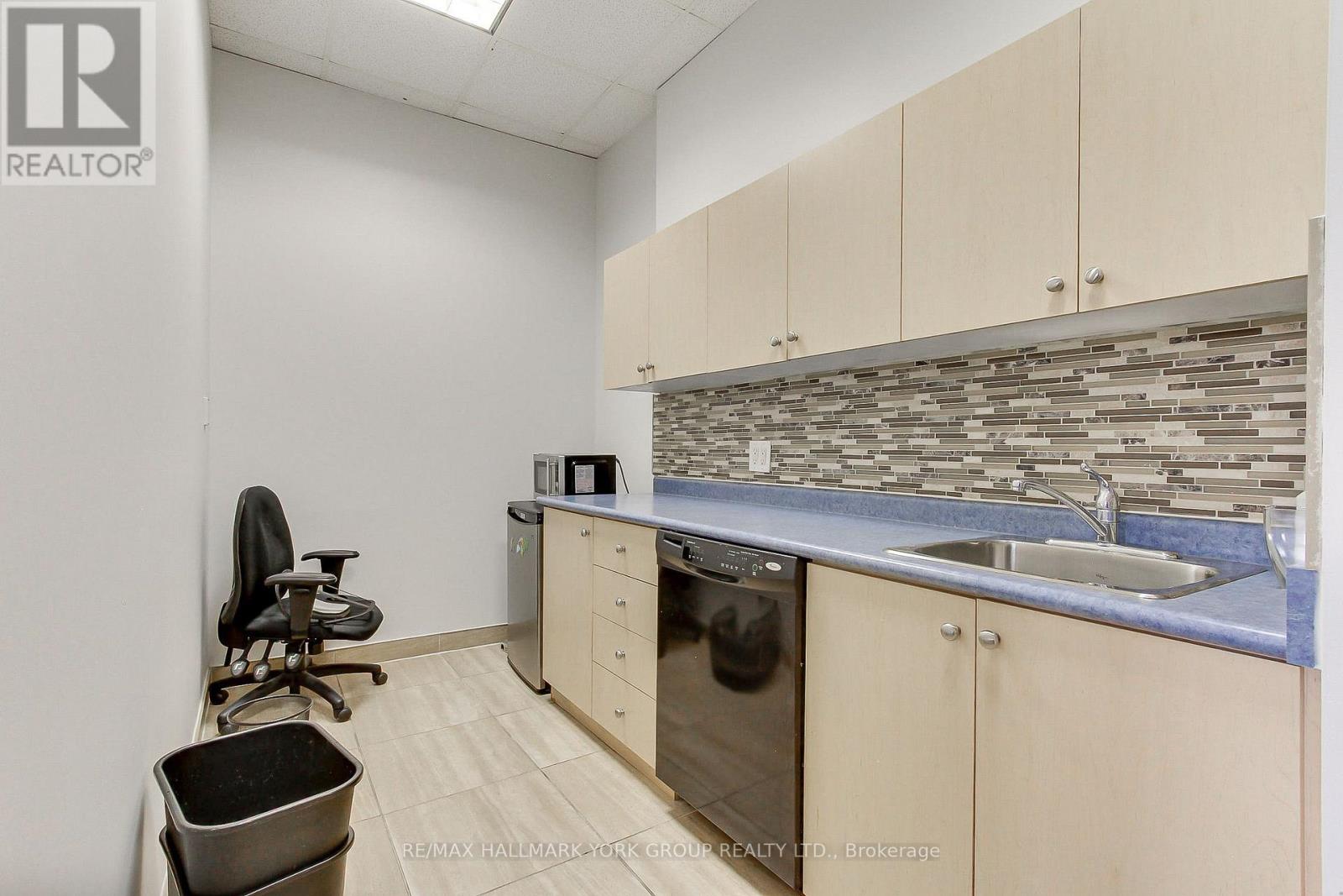 101 - 7050 Weston Road, Vaughan (Steeles West Industrial), Ontario  L4L 8G7 - Photo 16 - N14120254