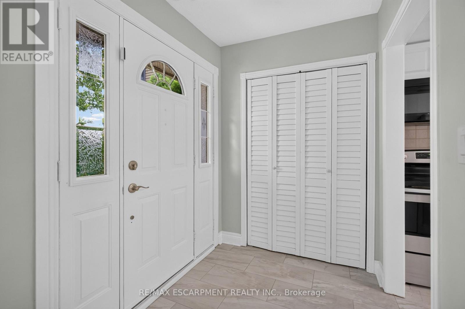 3401 Rockwood Drive, Burlington (Roseland), Ontario  L7N 3H6 - Photo 2 - W14120092