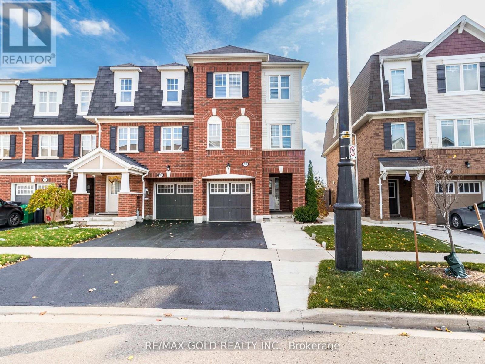 98 Bannister Crescent, Brampton (Northwest Brampton), Ontario  L7A 4H4 - Photo 2 - W14120200