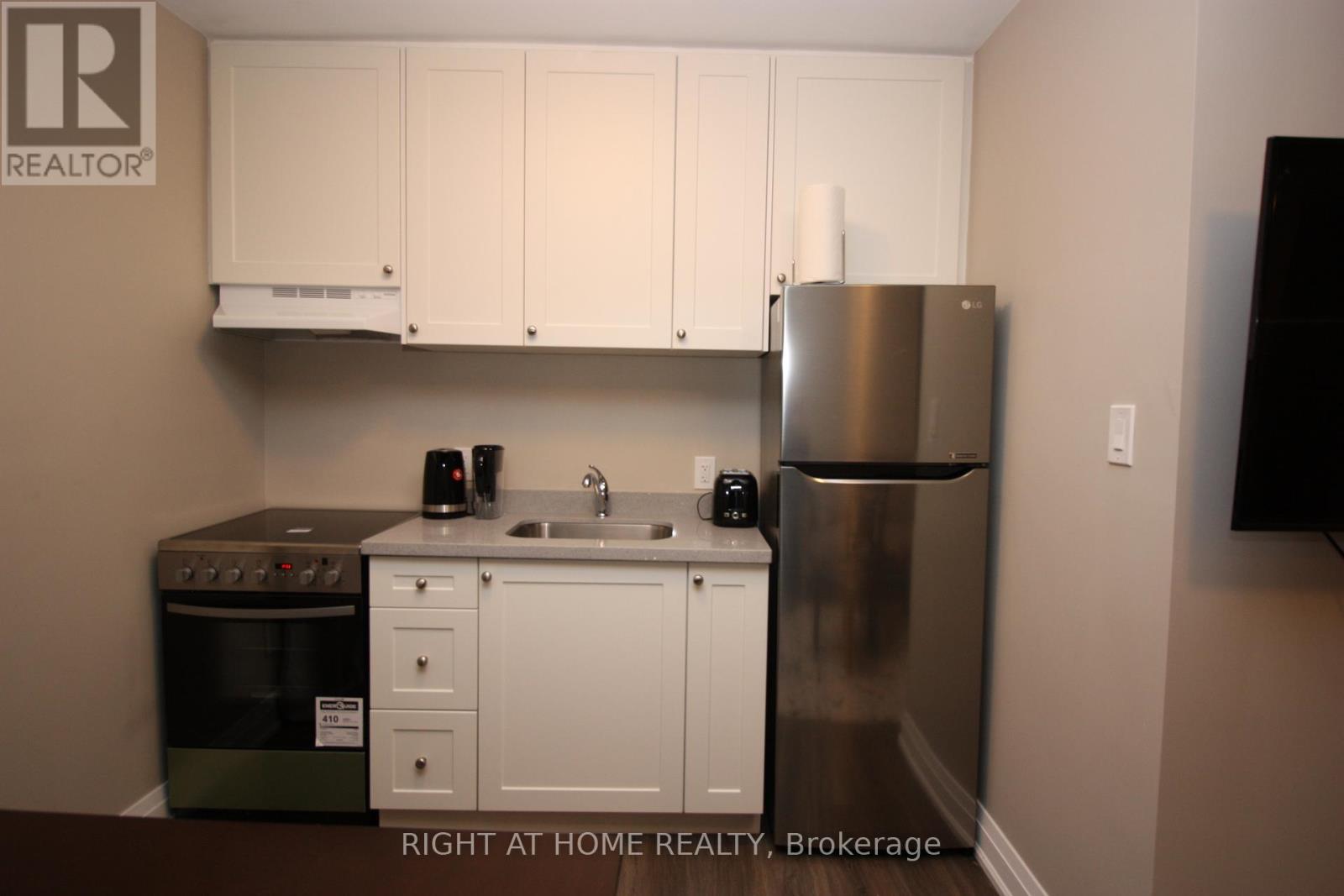 5 - 2 Glen Gordon Road, Toronto (High Park North), Ontario  M6P 1B8 - Photo 3 - W14120216