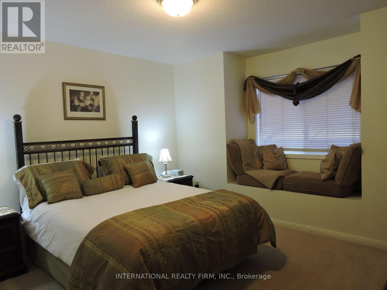 2453 Baintree Crescent, Oakville, Ontario  L6M 4W9 - Photo 3 - W14120344
