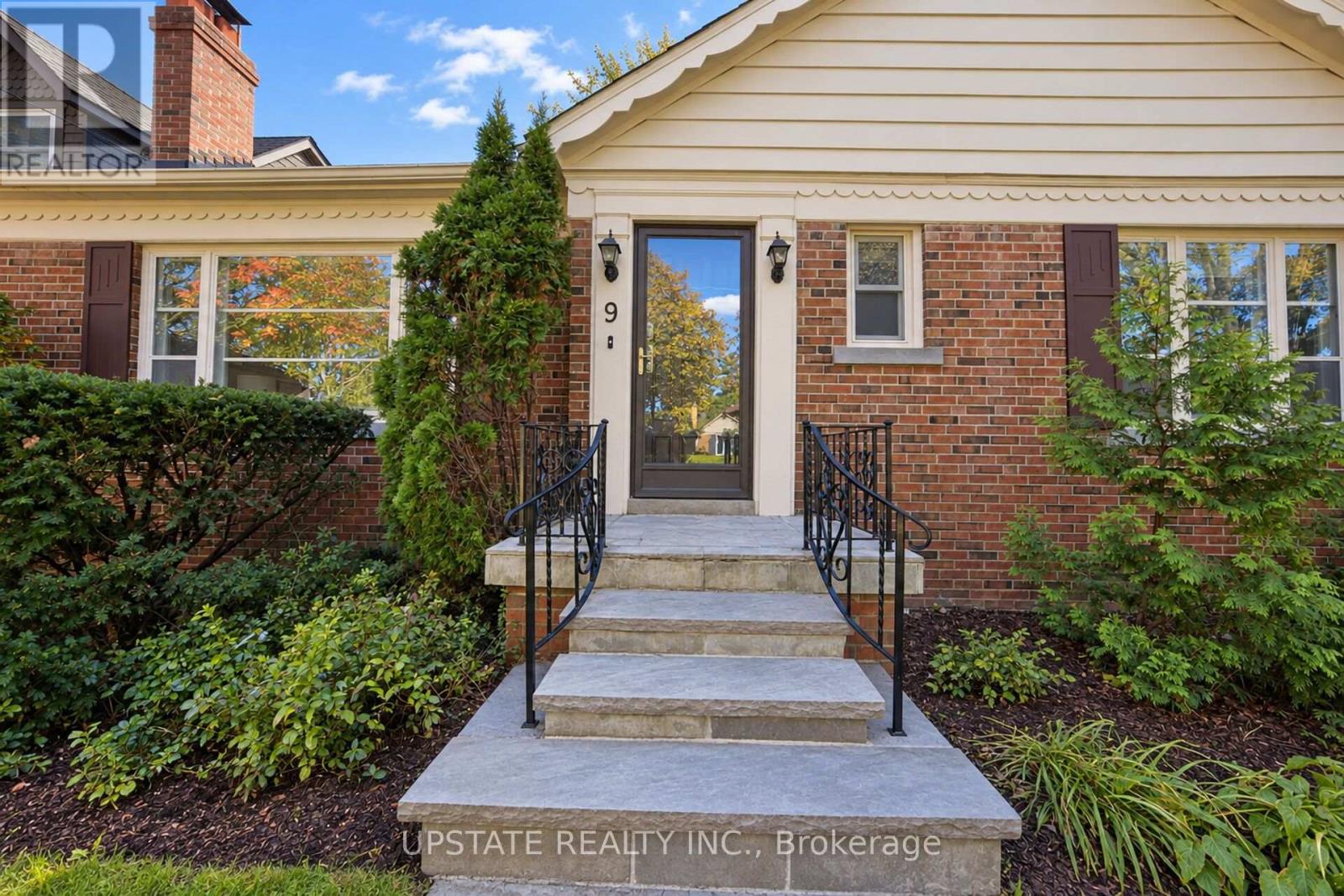 9 Elderidge Avenue, Toronto, Ontario  M8Y 2C4 - Photo 4 - W14120492
