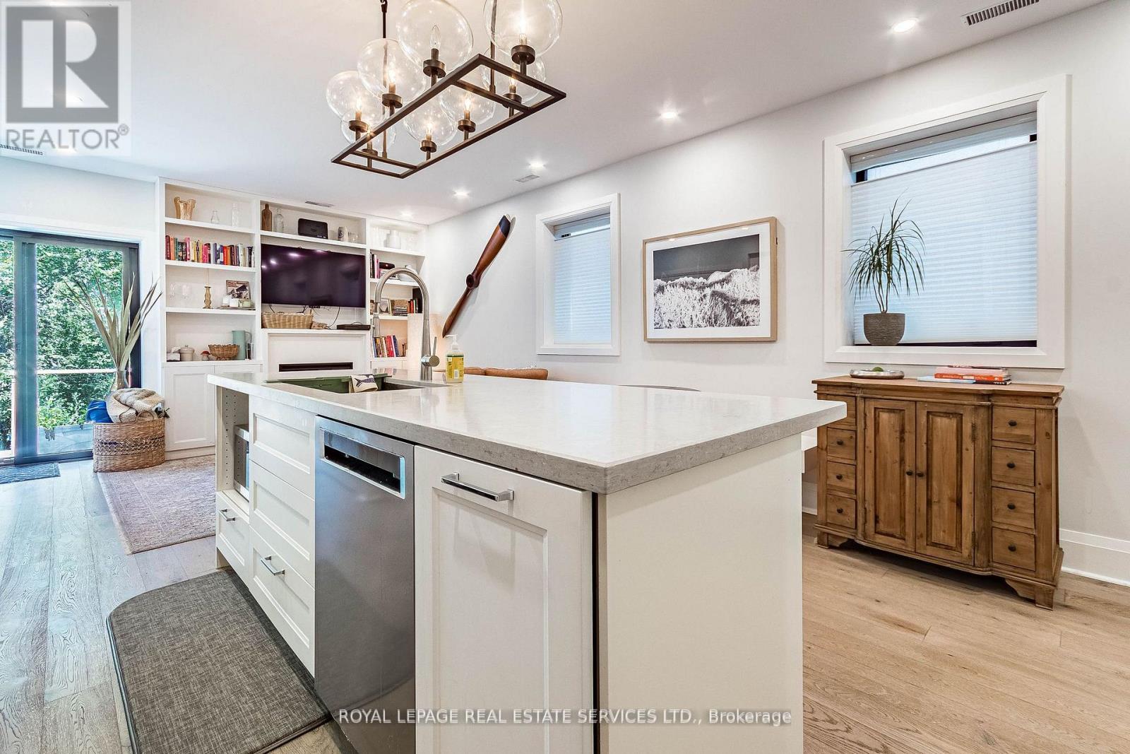 238 Garden Avenue, Toronto (High Park-Swansea), Ontario  M6R 1J1 - Photo 5 - W14120500