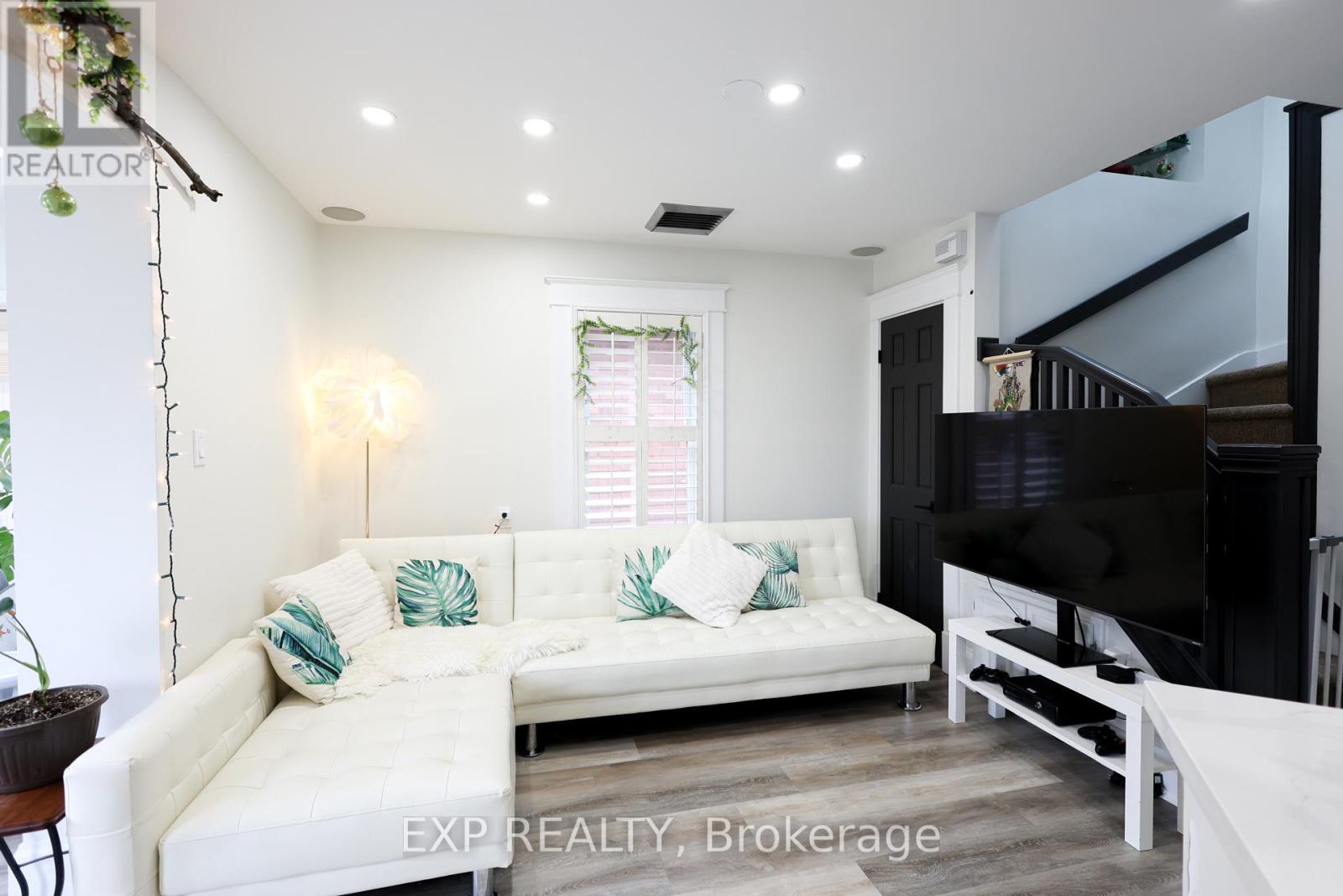 Upper - 111 Balsam Avenue S, Hamilton (Blakeley), Ontario  L8M 3B4 - Photo 3 - X14120376