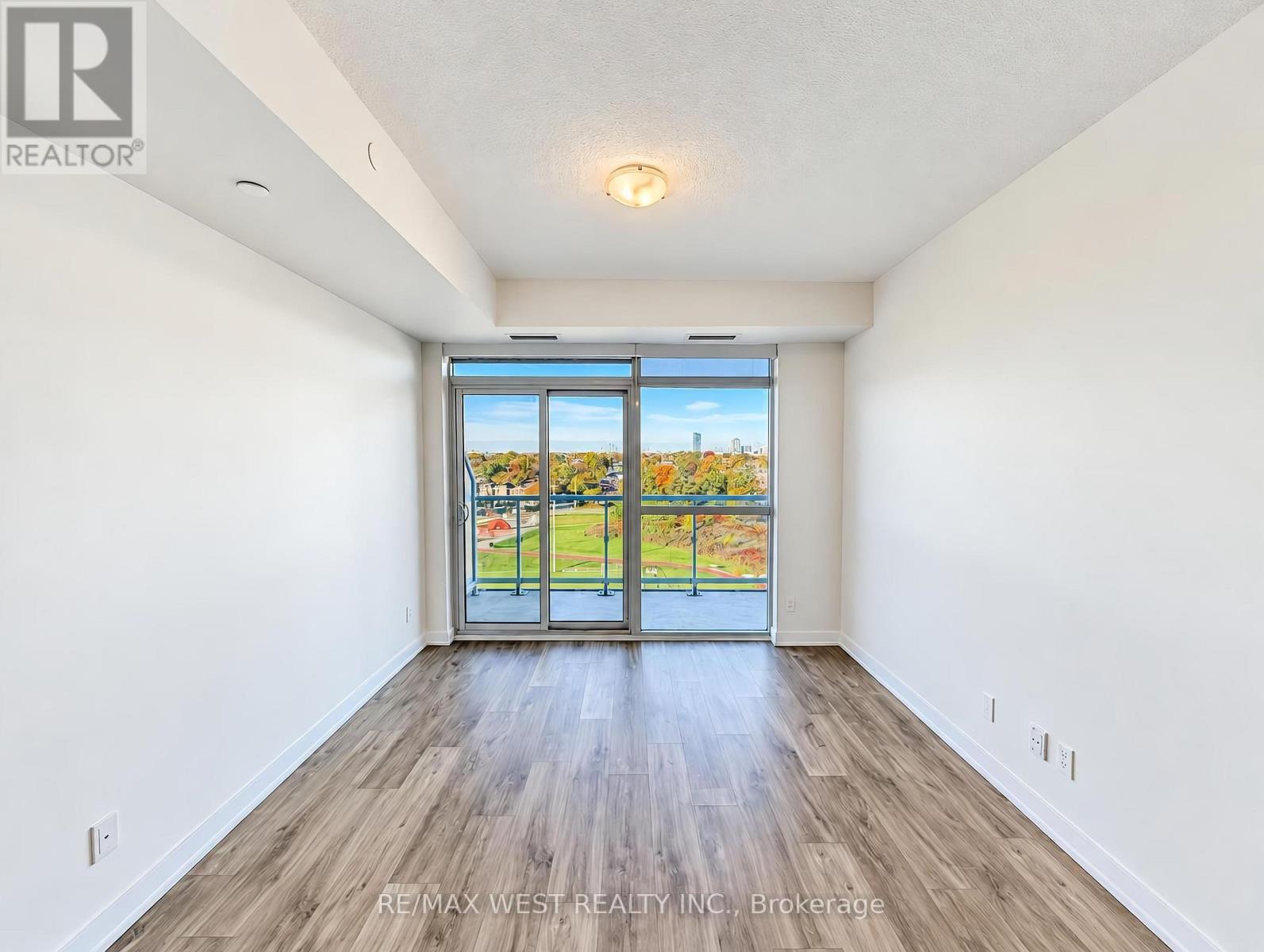 918 - 251 Maintoba Street, Toronto, Ontario  M8Y 0C7 - Photo 2 - W14118568