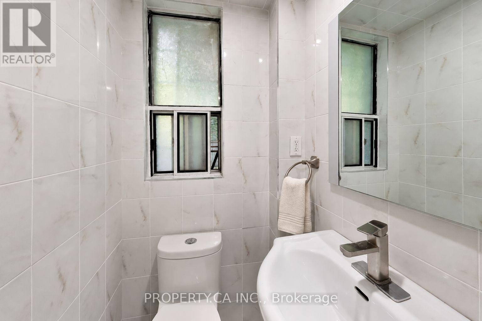 3 Clinton Place, Toronto, Ontario  M6G 1J8 - Photo 16 - C14120766