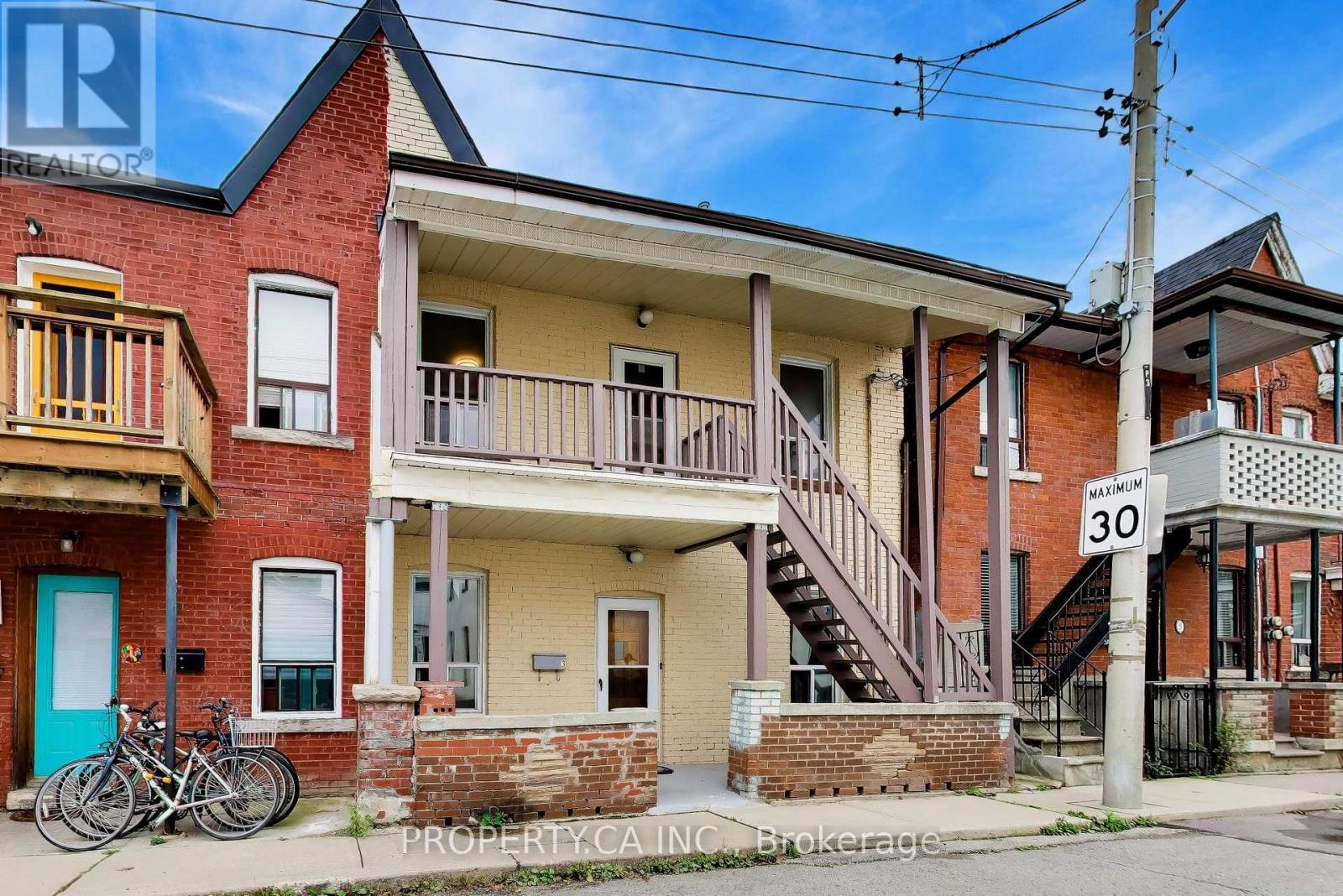 3 Clinton Place, Toronto, Ontario  M6G 1J8 - Photo 4 - C14120766