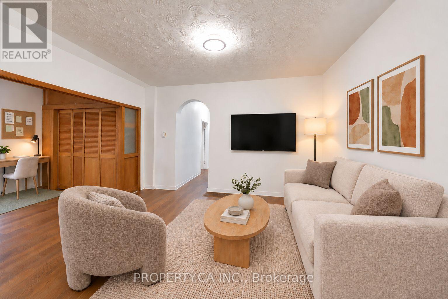 3 Clinton Place, Toronto, Ontario  M6G 1J8 - Photo 8 - C14120766