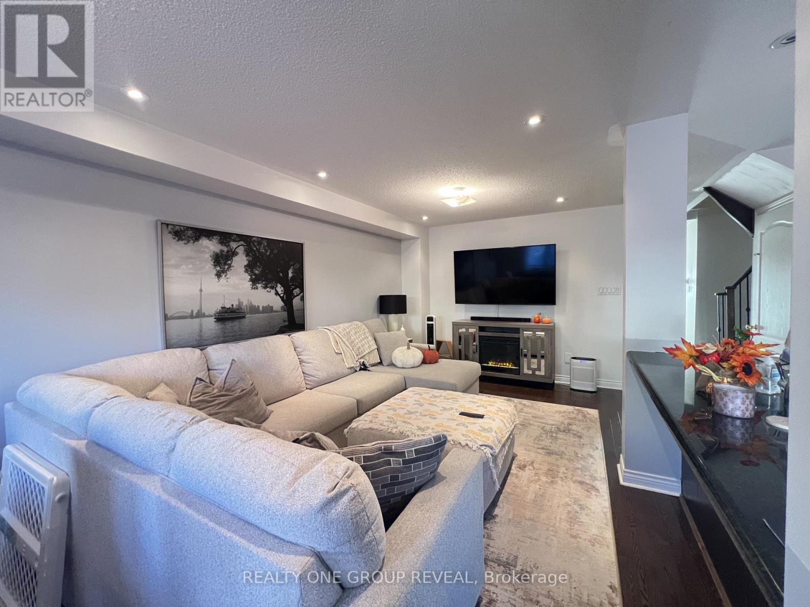 13 Enderly Street, Ajax, Ontario  L1S 0C1 - Photo 4 - E14120578