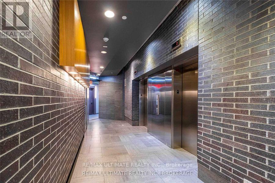 318 - 319 Carlaw Avenue, Toronto, Ontario  M4M 0A4 - Photo 3 - E14120680