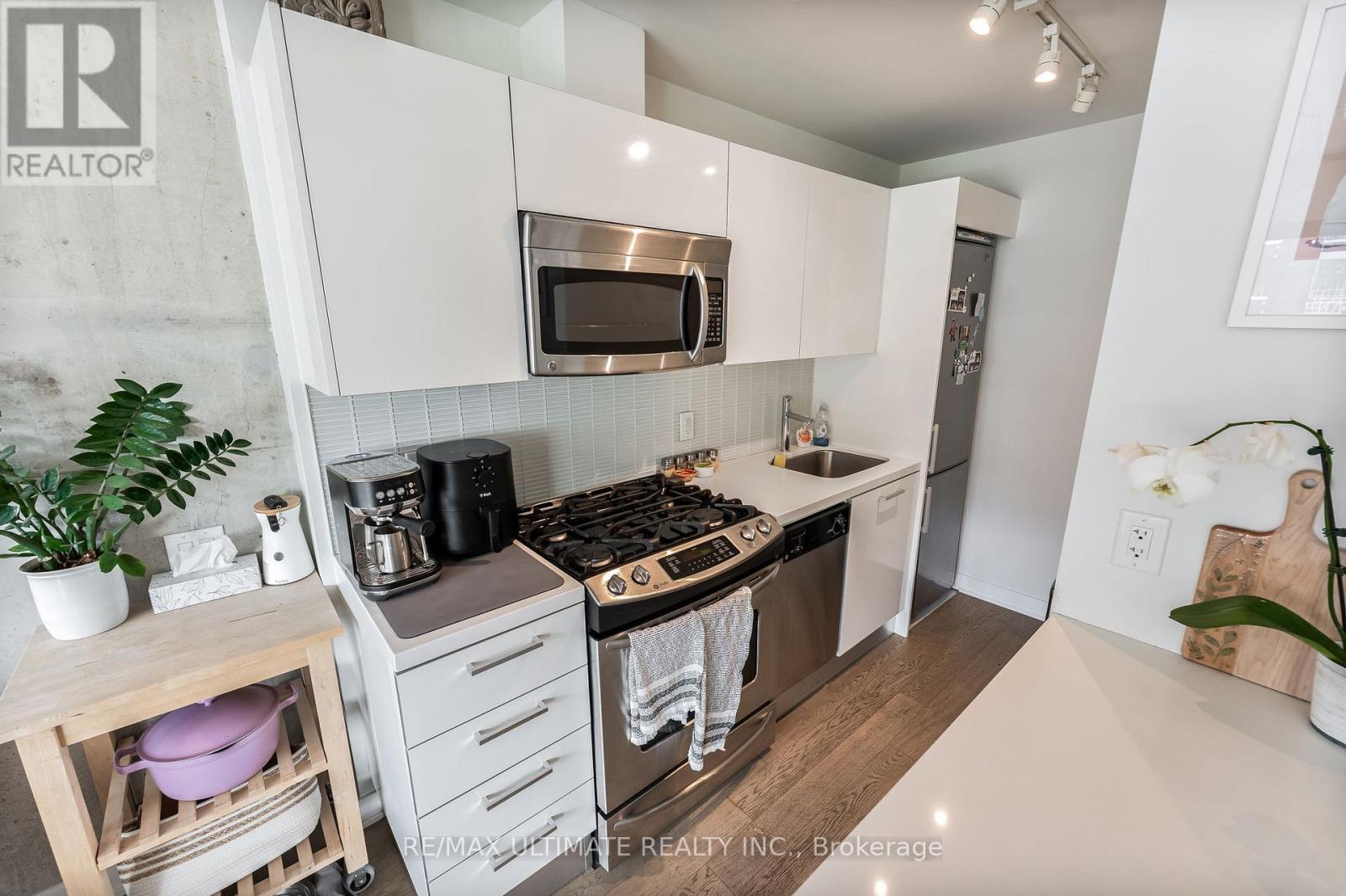 318 - 319 Carlaw Avenue, Toronto, Ontario  M4M 0A4 - Photo 9 - E14120680