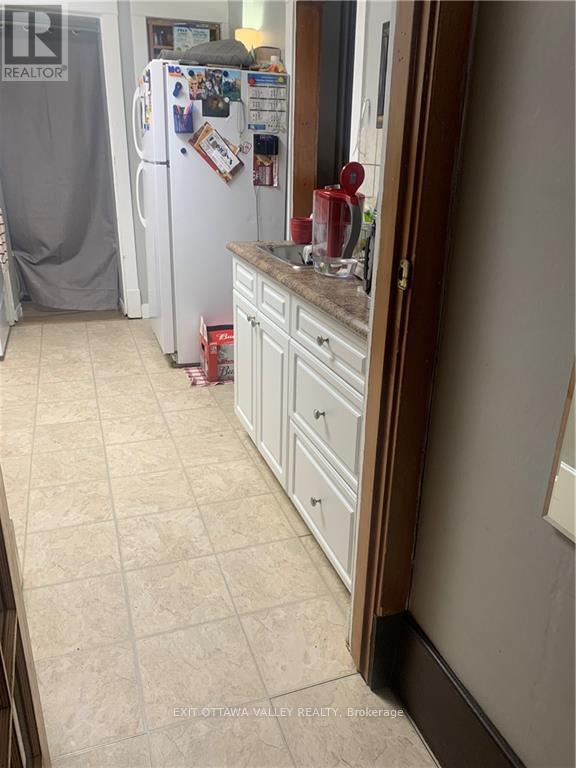 376 Pembroke Street, Pembroke, Ontario K8A 5N6 - Photo 2 - X14120666