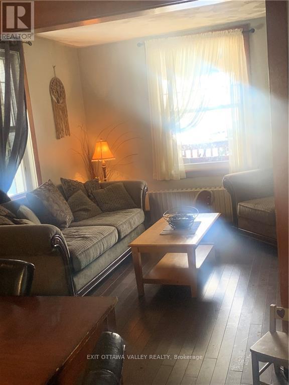 376 Pembroke Street, Pembroke, Ontario K8A 5N6 - Photo 4 - X14120666