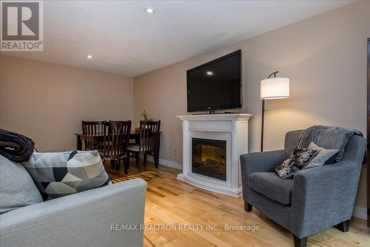 99 Robin Court, Barrie, Ontario  L4M 5L9 - Photo 7 - S14120746
