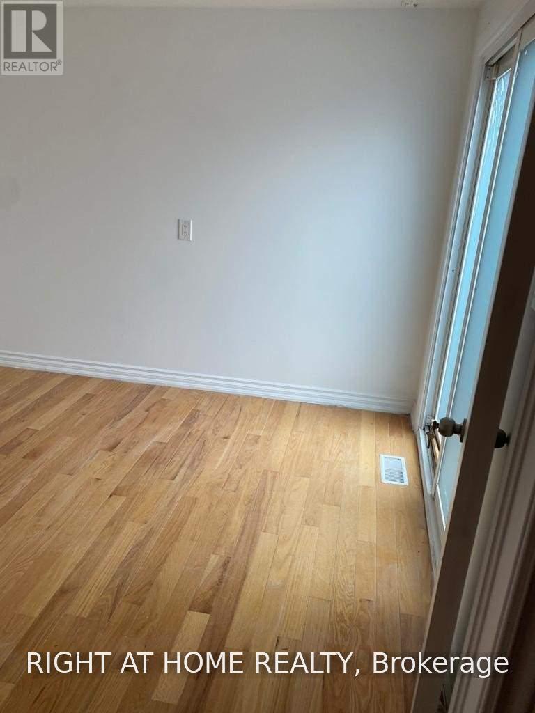271 Queen Street, Brampton, Ontario  L6W 2C2 - Photo 11 - W14120596