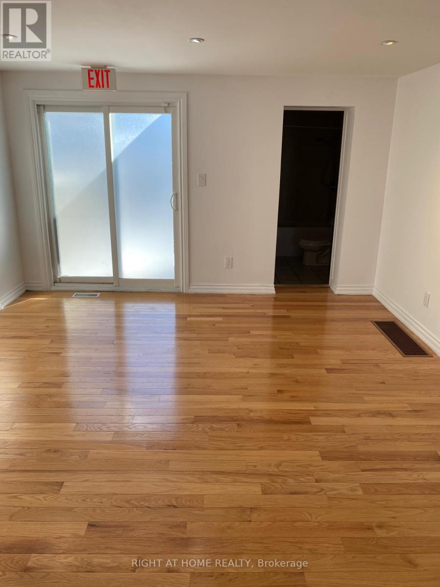 271 Queen Street, Brampton, Ontario  L6W 2C2 - Photo 17 - W14120596