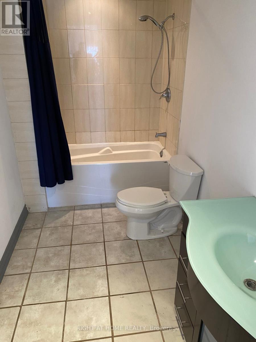 271 Queen Street, Brampton, Ontario  L6W 2C2 - Photo 7 - W14120596
