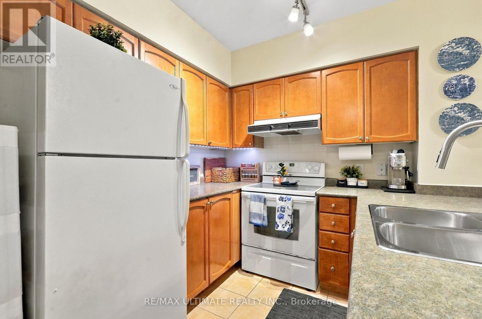 501 - 38 Fontenay Court, Toronto, Ontario  M9A 5H5 - Photo 5 - W14120696