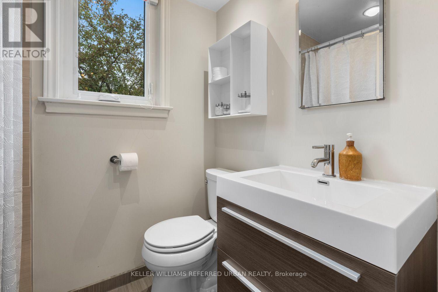 200 Saint Marks Road, Toronto, Ontario  M6S 2H9 - Photo 23 - W14120218