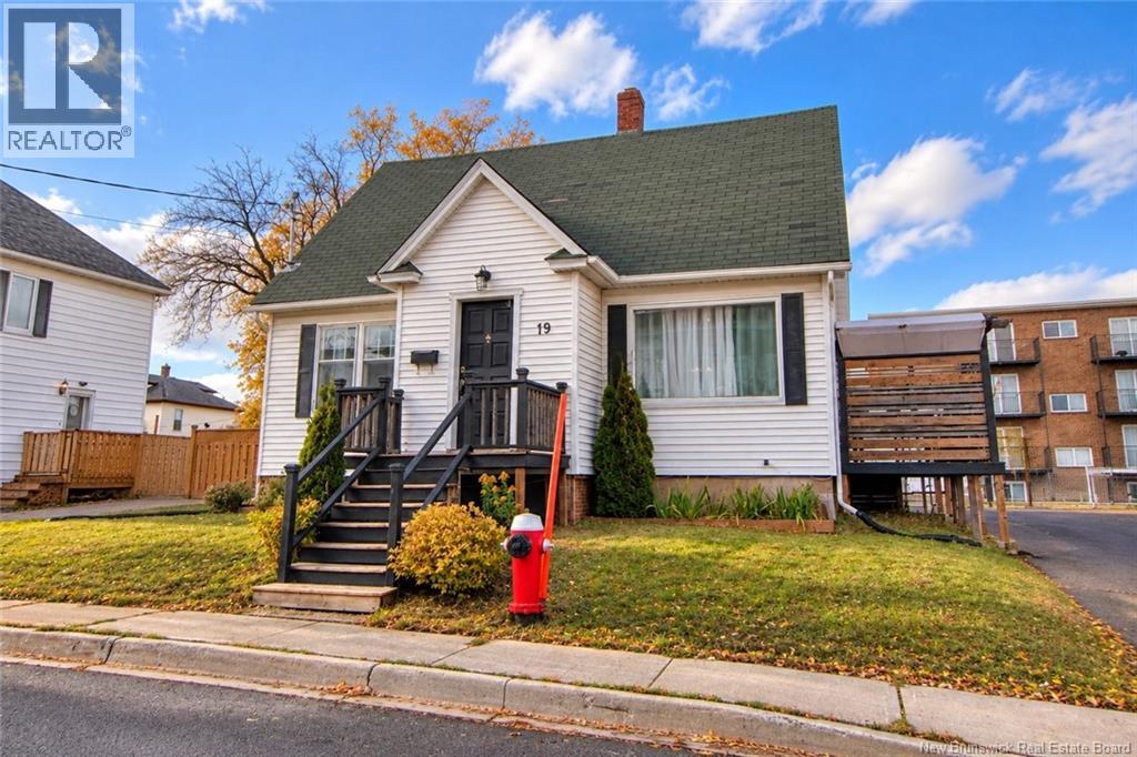 19 Bishop, Moncton, New Brunswick  E1E 1K4 - Photo 1 - NB150330