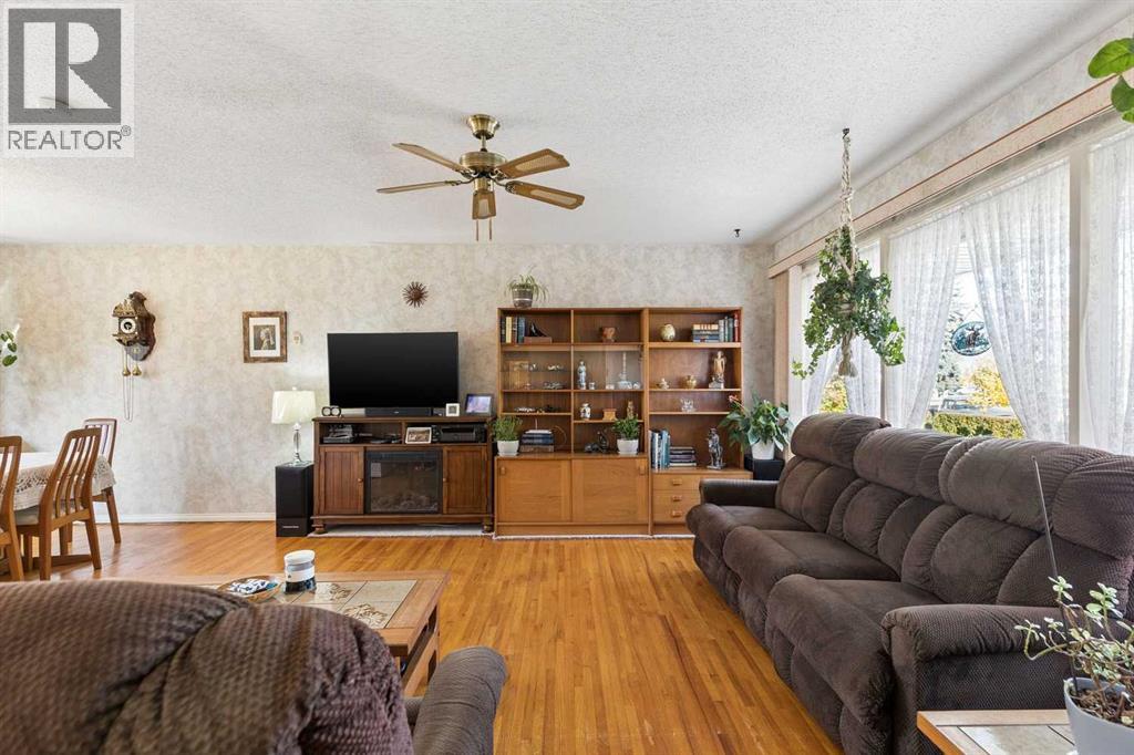 275 Northmount Drive NW