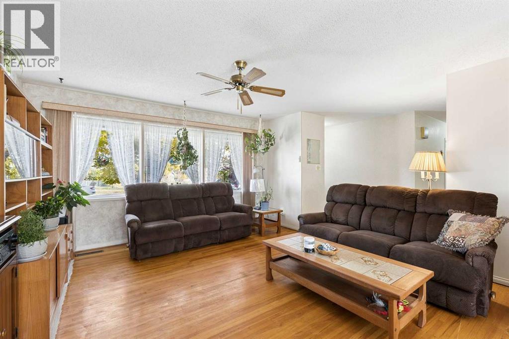 275 Northmount Drive NW