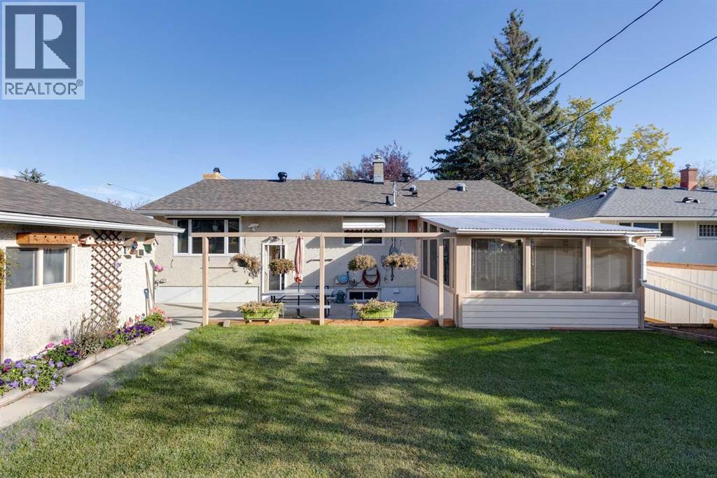 275 Northmount Drive NW