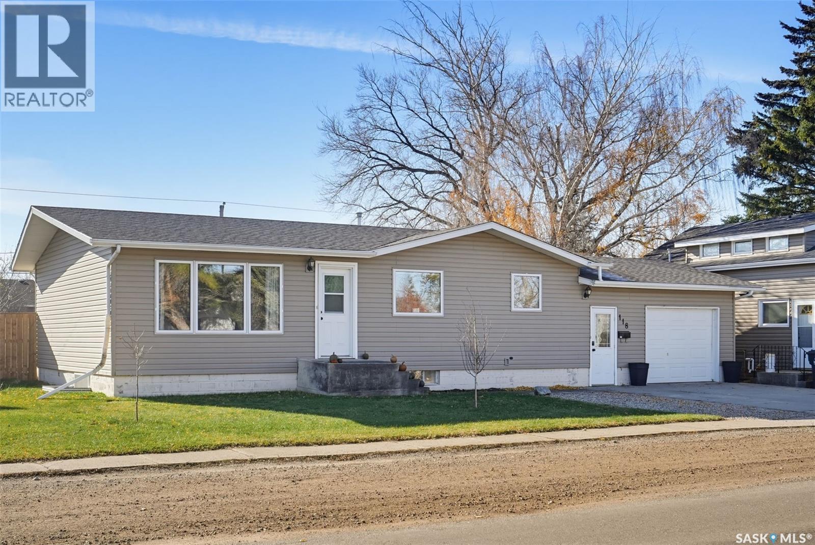 118 5th Street, Hague, Saskatchewan  S0K 1X0 - Photo 2 - SK052056