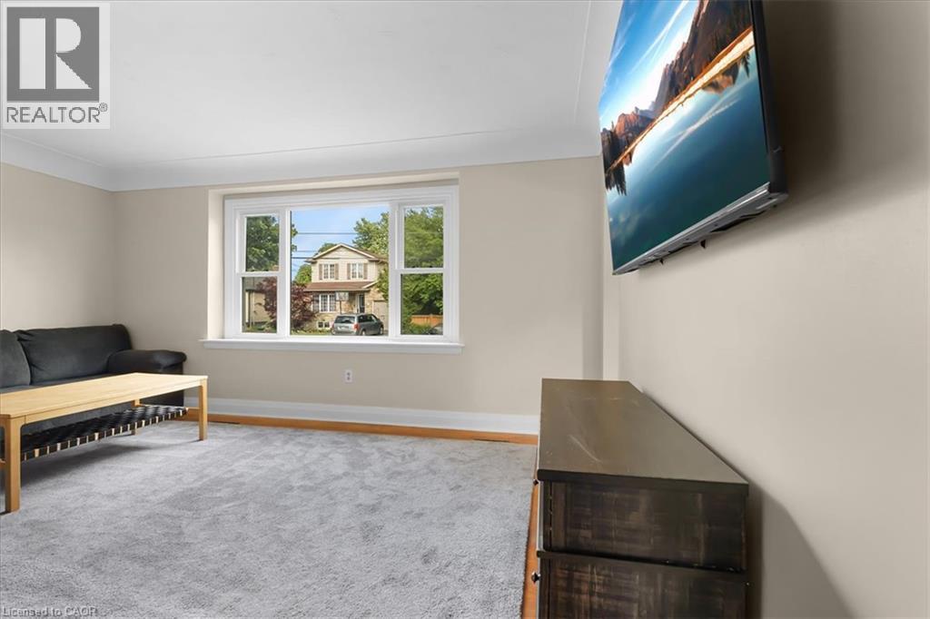 128 East 39th Street, Hamilton, Ontario  L8V 4H3 - Photo 3 - 40850086