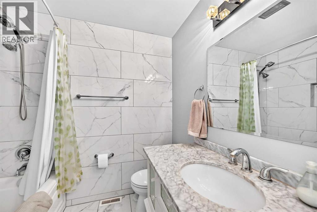 331 Brookmere Road SW, Calgary, Alberta  T2W 2P4 - Photo 12 - A2354864