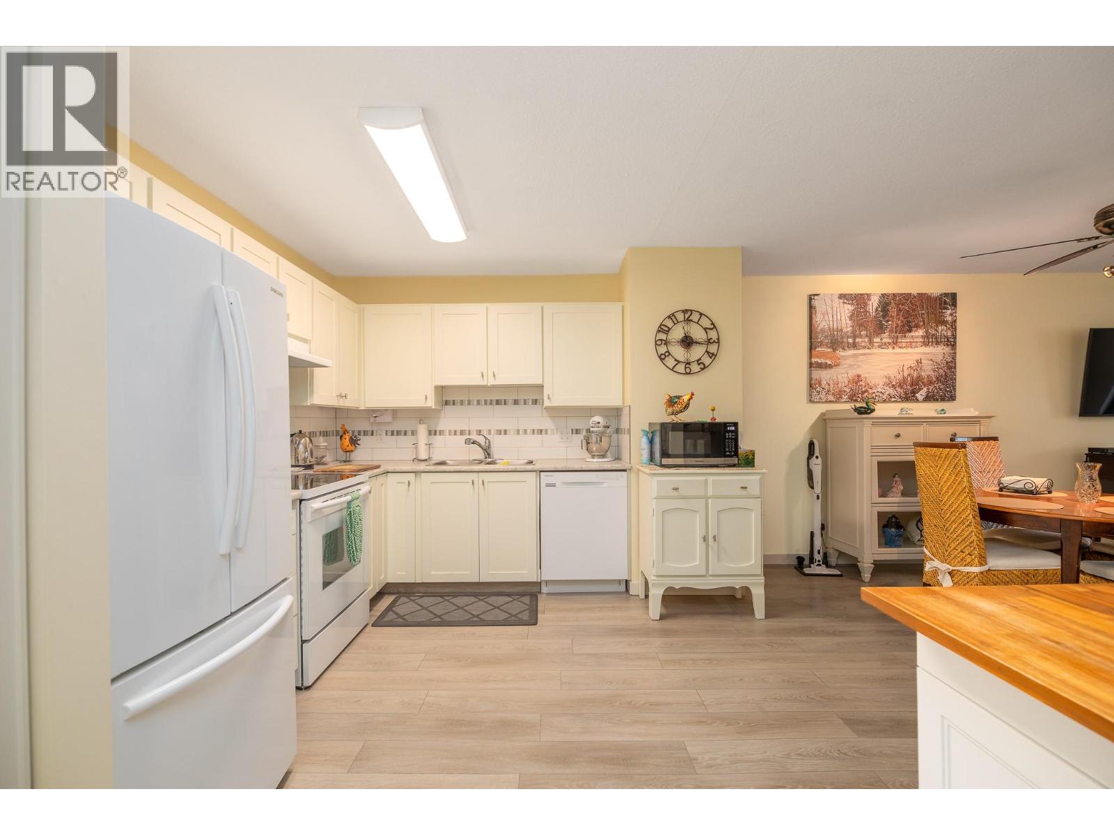 187 Warren Avenue Unit# 304, Penticton, British Columbia  V2A 3N1 - Photo 3 - 10404505