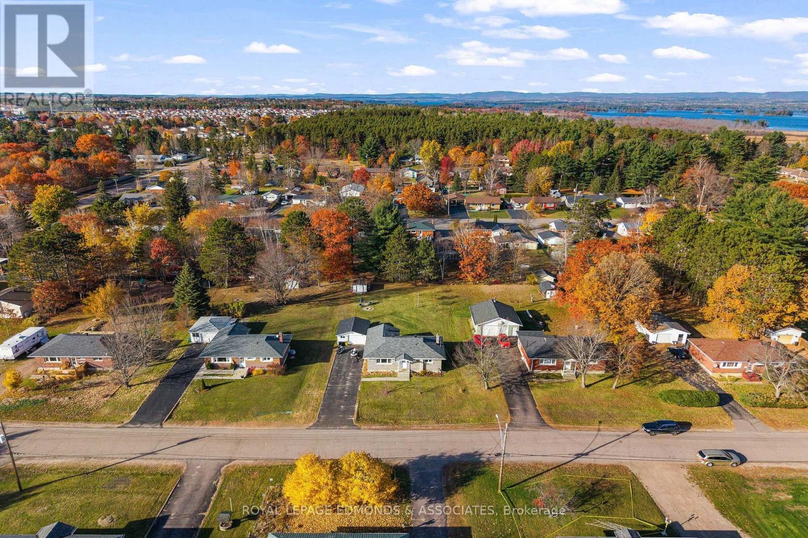 44 Sunset Crescent, Petawawa, Ontario K8H 2L9 - Photo 2 - X14120930