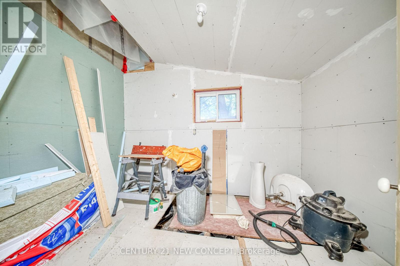 68 Victoria Street, Barrie (Sanford), Ontario  L4N 2H9 - Photo 13 - S14120852