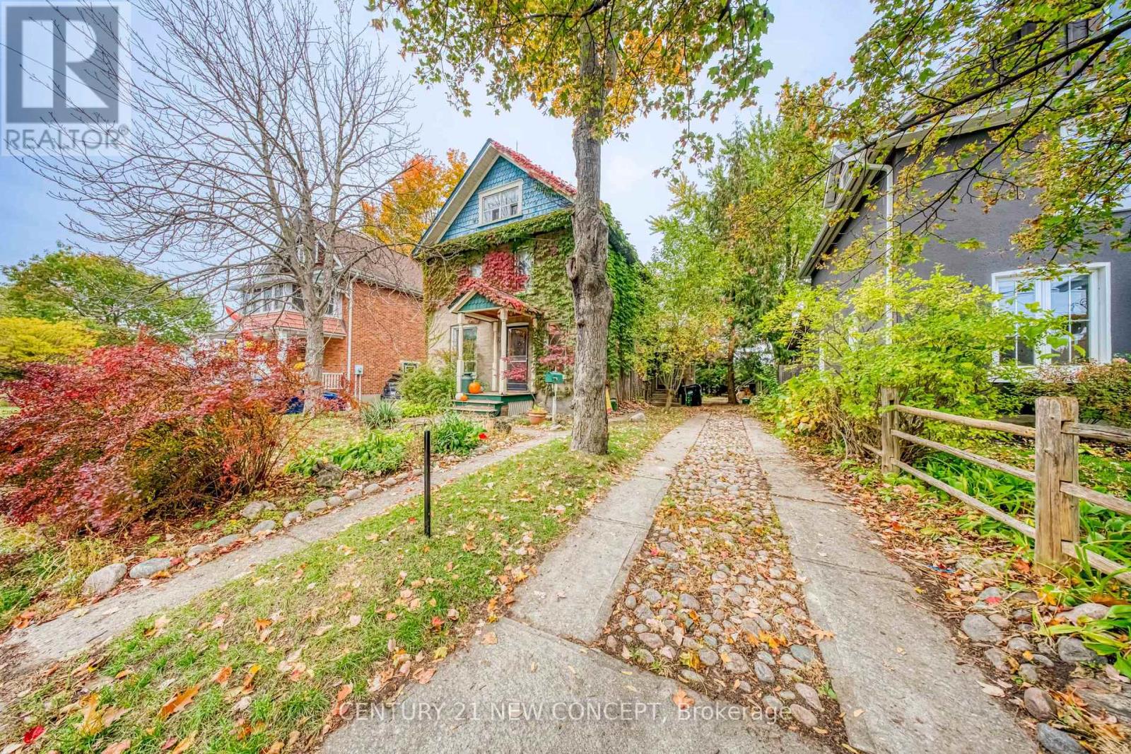 68 Victoria Street, Barrie (Sanford), Ontario  L4N 2H9 - Photo 5 - S14120852