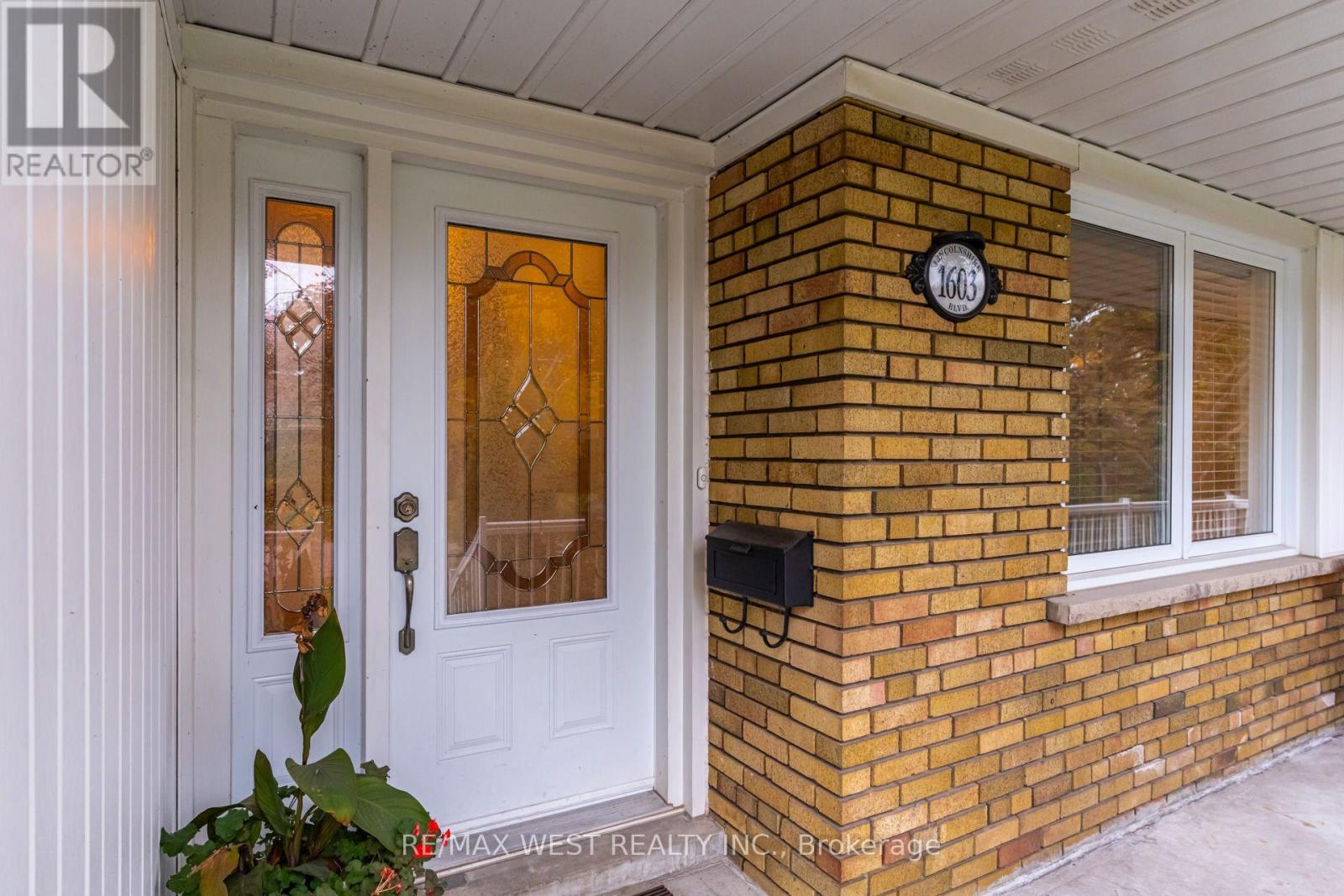 1603 Lincolnshire Boulevard, Mississauga, Ontario  L5E 2S8 - Photo 5 - W14120876